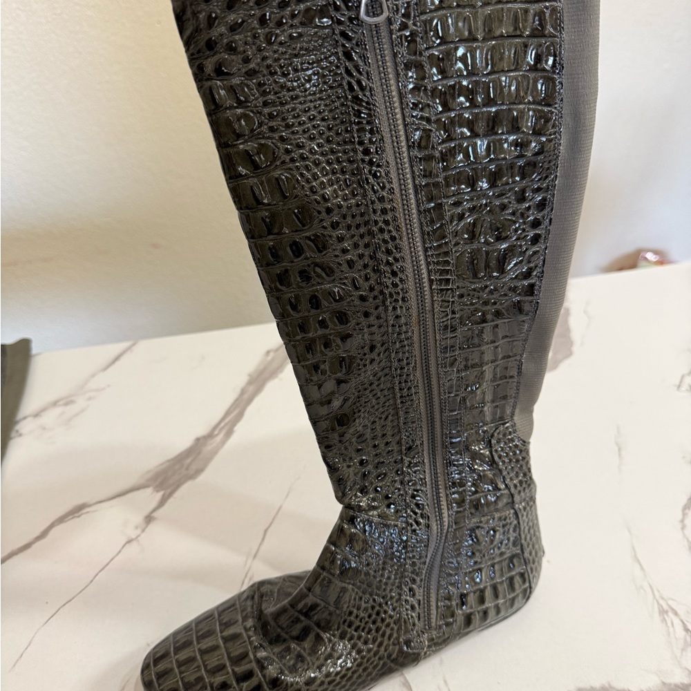 BCBG Dark Green Alligator Print Tall Boots SIZE 9 - Picture 2 of 5
